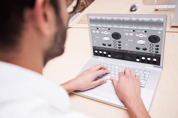 Man using laptop — Stock Photo, Image