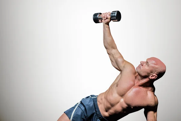 Hombre haciendo ejercicio con pesas — Foto de Stock