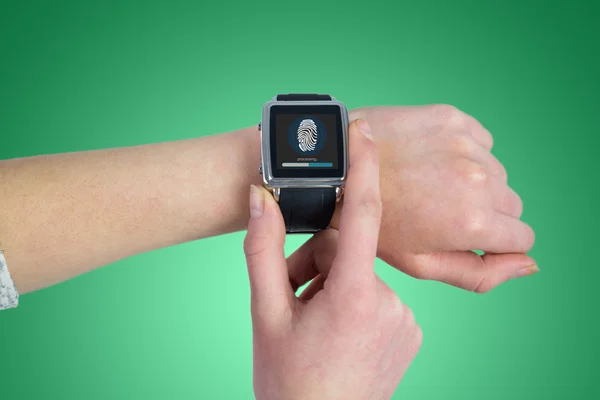 Woman using smartwatch — Stock Photo, Image