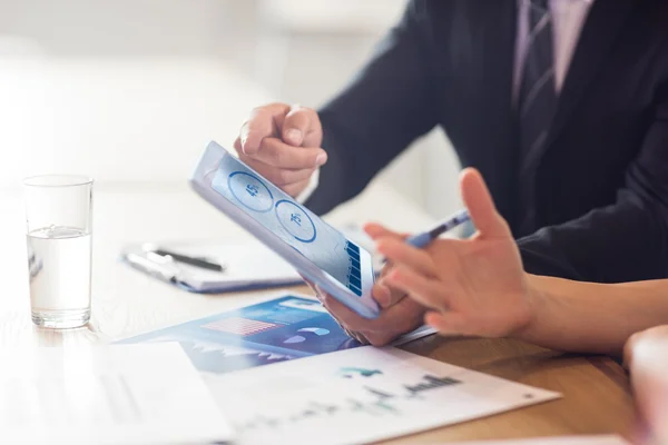 Business people using tablet — Stock Photo, Image