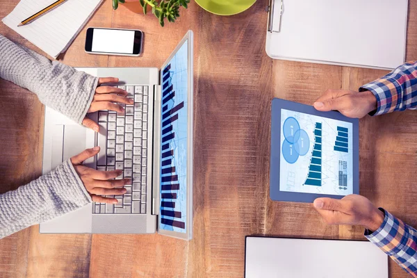 Hands working at desk — Stock Photo, Image