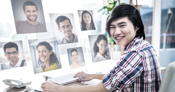 Zakenman met behulp van computer — Stockfoto