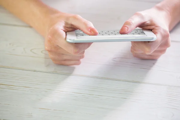 Woman using smartphone — Stock Photo, Image