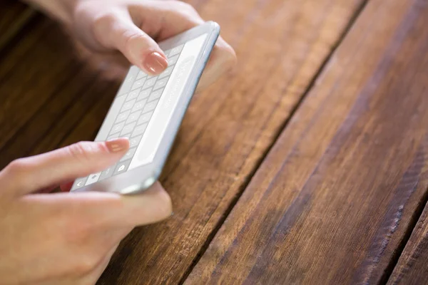 Vrouw met smartphone — Stockfoto