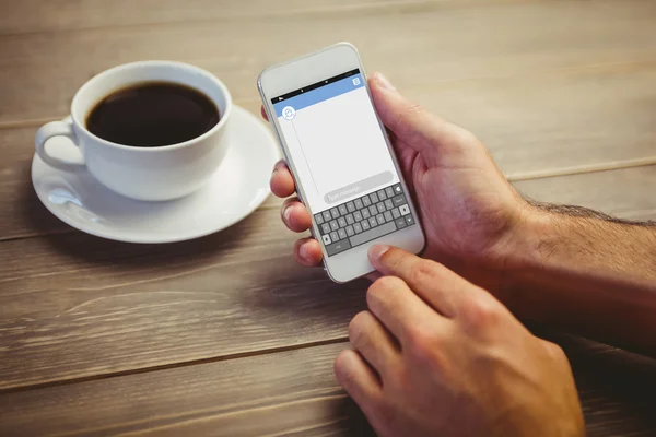 Persona sosteniendo teléfono inteligente — Foto de Stock