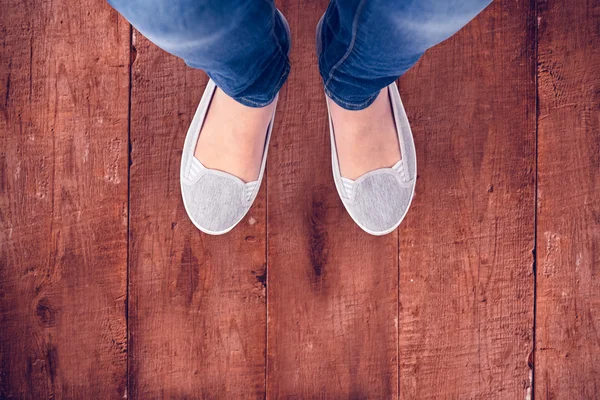 Terloops gekleed womans voeten — Stockfoto