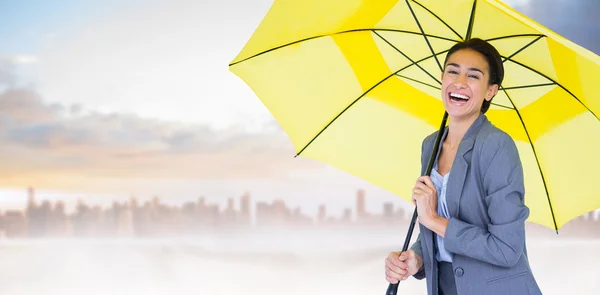 Podnikatelka hospodářství deštník — Stock fotografie