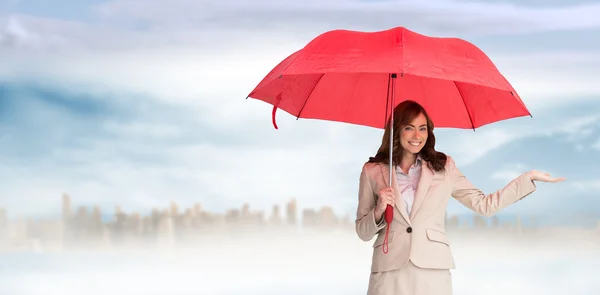 Geschäftsfrau mit Regenschirm — Stockfoto