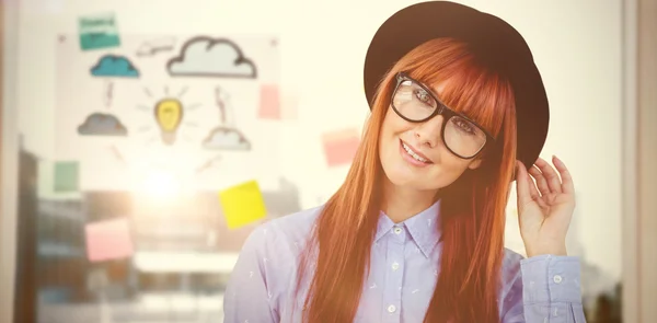 Smiling hipster woman posing face to the came — Stock Photo, Image