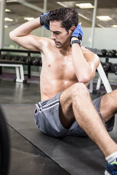 Shirtless man doing sitting up — Stock Photo, Image