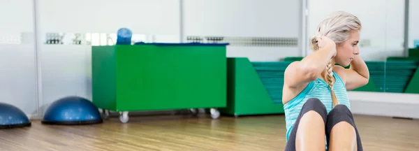 Fit blonde doing sitting up on mat — Stock Photo, Image