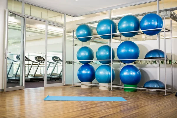 Zaal voor de oefening van aerobics en groep — Stockfoto