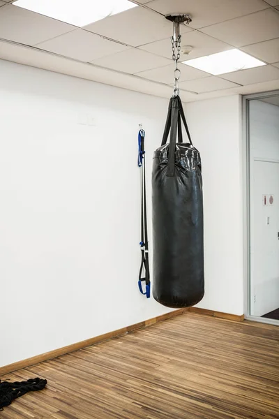 Bokszak in de sportschool — Stockfoto