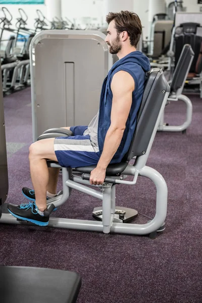 Gericht gebruik van gewichten machine voor benen man — Stockfoto