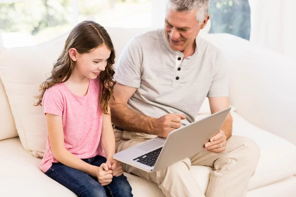 Smiling grandfather and granddaughter — Stock Photo, Image