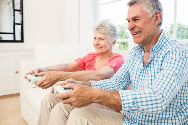 Senior couple playing video games — Stock Photo, Image