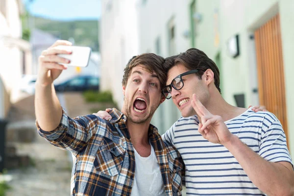 Prieteni de șold care fac selfie — Fotografie, imagine de stoc