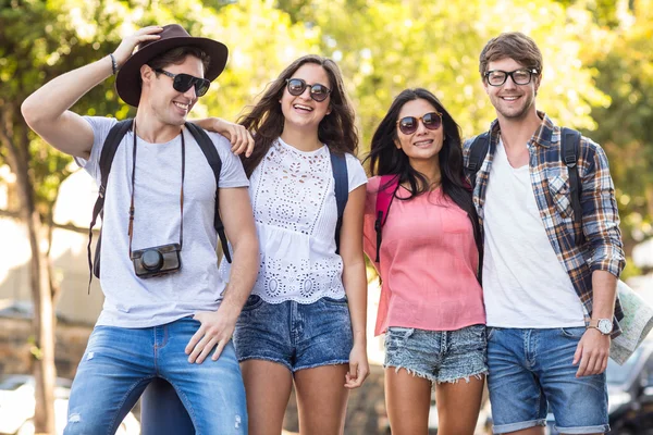 Amici dell'anca in posa per la fotocamera — Foto Stock