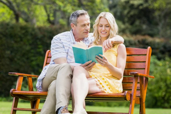 Happy couple reading a book — Stock Photo, Image