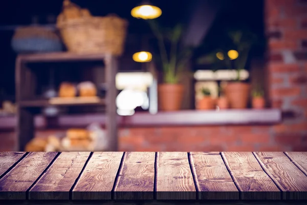 Mesa de madera contra cafetería — Foto de Stock