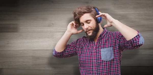 Hipster portant des écouteurs — Photo