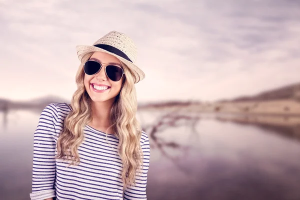 Hipster with sunglasses and straw hat — Stock Photo, Image