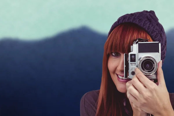 Mujer hipster tomando fotos —  Fotos de Stock