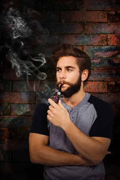 Hipster röka pipa — Stockfoto