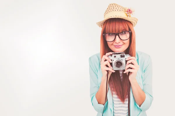 Hipster-Frau mit Retro-Kamera — Stockfoto