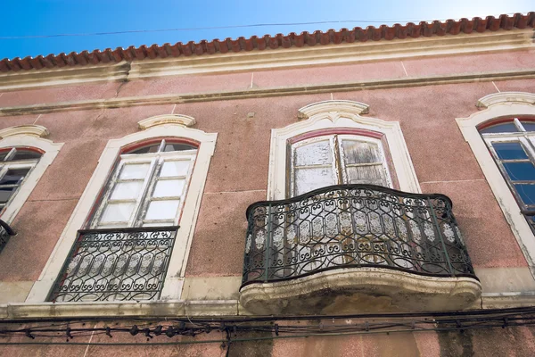 Gevel van het huis in het historische centrum van Faro Portugal. — Stockfoto