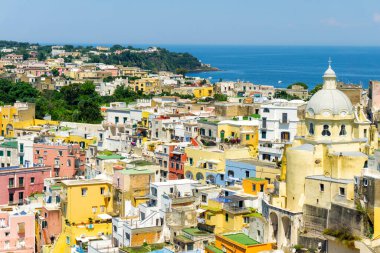 Procida renkli ada