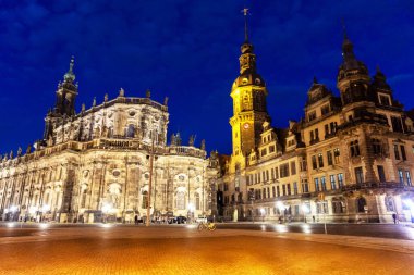 Tiyatro meydanındaki Dresden Şatosu