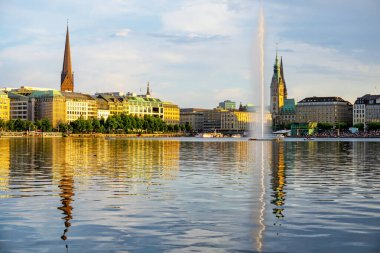Hamburg gün batımında