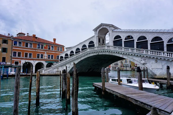 Puente de Rialto en Venecia — Foto de Stock