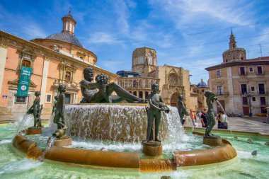 Aziz Meryem Meydanı, Turia Nehri çeşmesi, Terkedilmiş Meryem Ana 'nın Kraliyet Bazilikası ve Aziz Marys Katedrali, Valencia, İspanya - 28 Mayıs - 2025