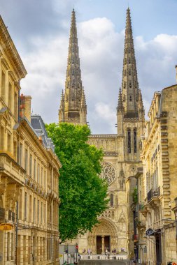 Bordeaux, Fransa 'daki St. Andrews Katedrali' ne çıkan cadde - 22 Ağustos - 2021