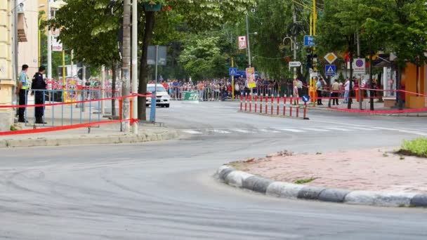 Tulcea, Romanya - 11 Haziran: Tuna Delta ralli 11 Haziran 2016 Tulcea, Romanya şehir yolda — Stok video