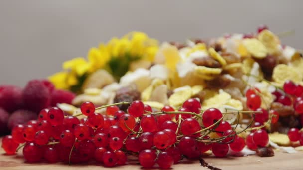 Diferentes tipos de frutas frescas e secas, rotativas — Vídeo de Stock