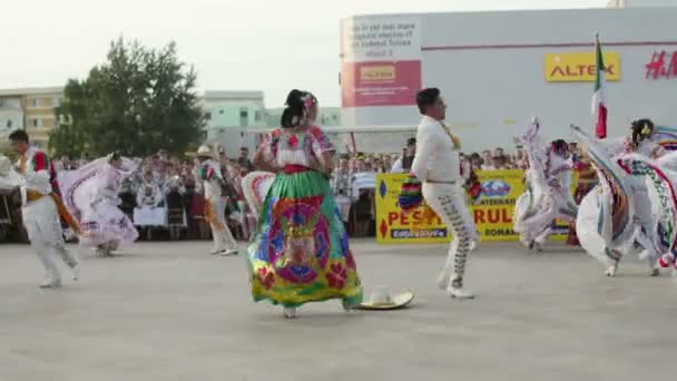 国際民俗祭でメキシコの伝統的なダンス — ストック動画