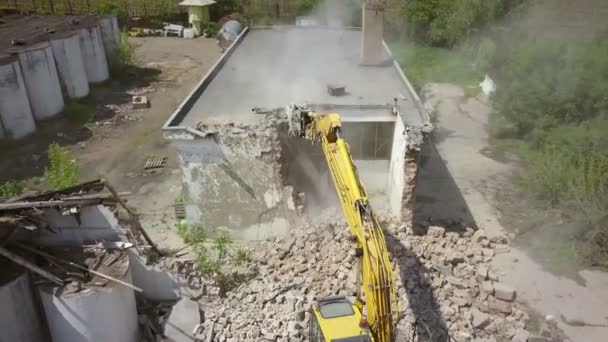 Dobrogea Rumänien Mai Kettenbagger Reißt Alte Gebäude Luftaufnahme Vom Mai — Stockvideo