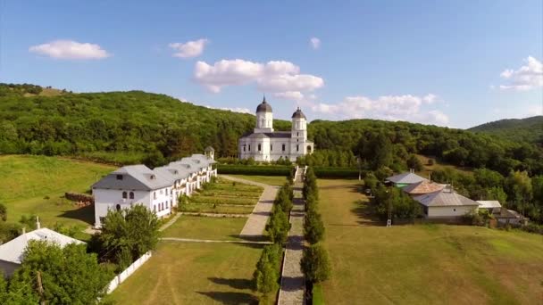 Vista aérea del monasterio — Vídeo de stock