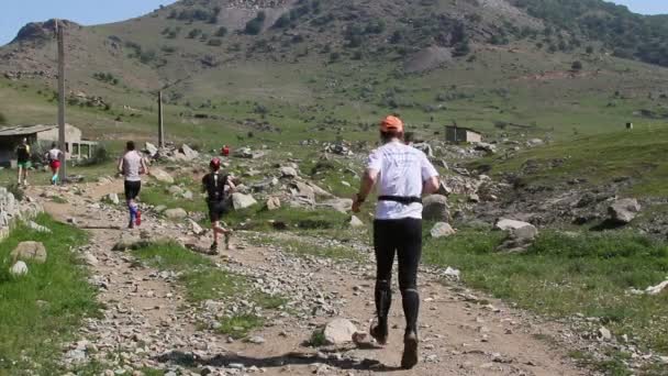 Bergmarathon für die Gesundheit — Stockvideo