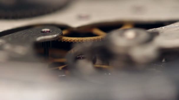 오래 된 기초 시계 메커니즘 — 비디오