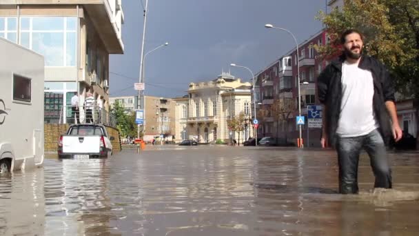 Inundaciones en la ciudad — Vídeo de stock