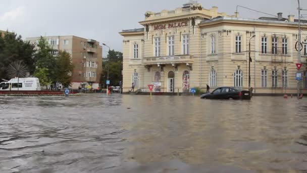 Flooding in the city — Stock Video