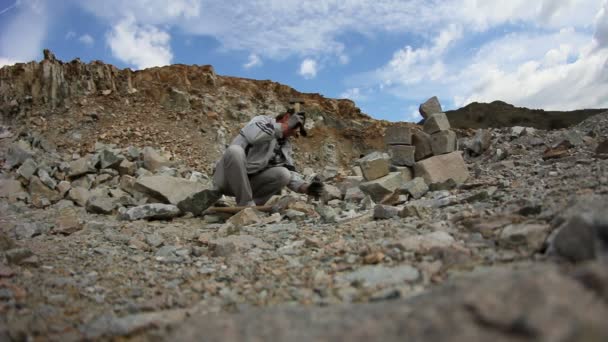 Stonemason at work — Stock Video