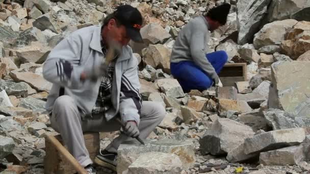 Stonemason at work — Stock Video