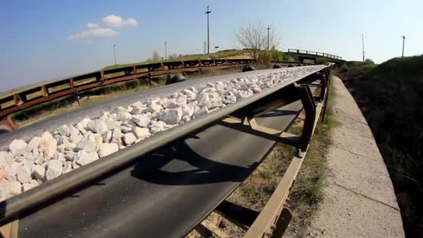 Fisheye of a conveyor belt transporting stones — Stock Video