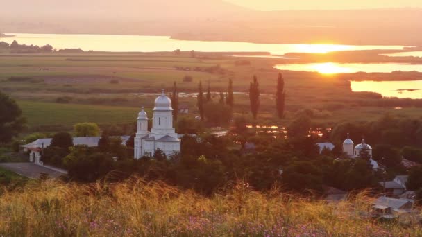 Gün batımında Saon Manastırı — Stok video