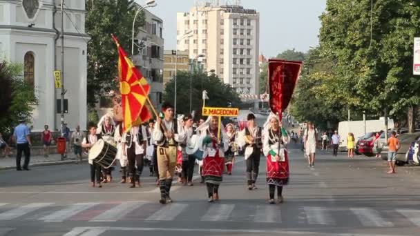 Tradiční kroje průvod Makedonie